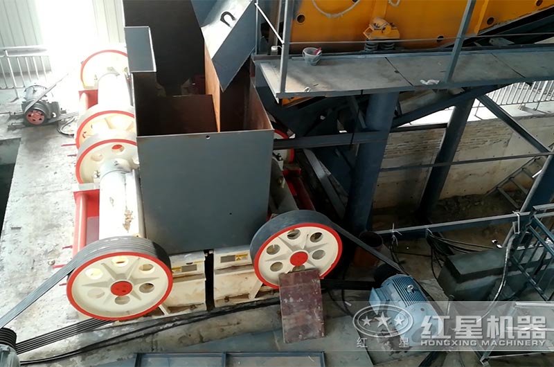 細顎式破碎機現場 細顎式破碎機現場