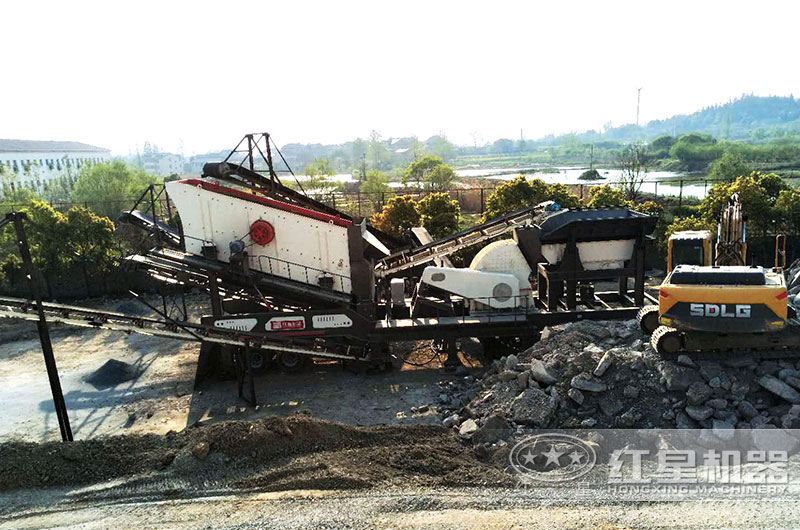 重錘式破碎機(jī)現(xiàn)場(chǎng) 重錘式破碎機(jī)現(xiàn)場(chǎng)