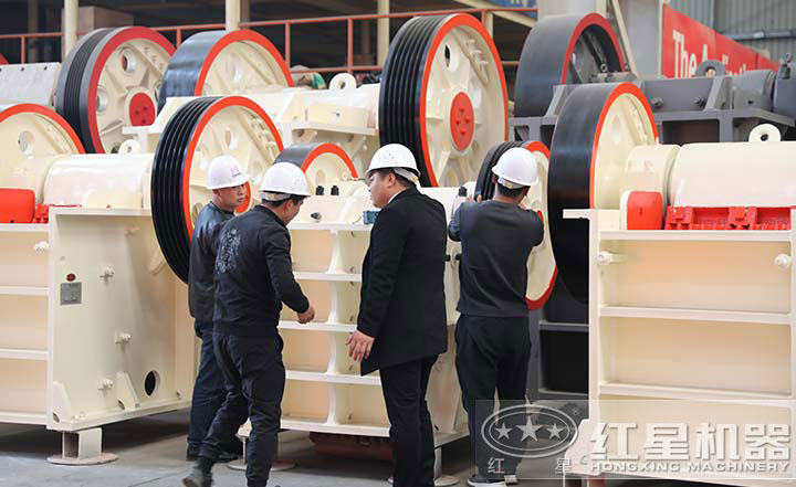 用戶來廠考察，多種設備型號讓用戶眼見為實