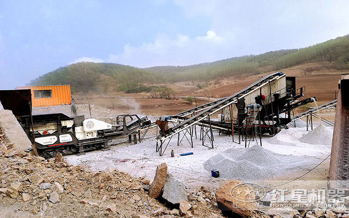 移動(dòng)制砂機(jī)生產(chǎn)現(xiàn)場